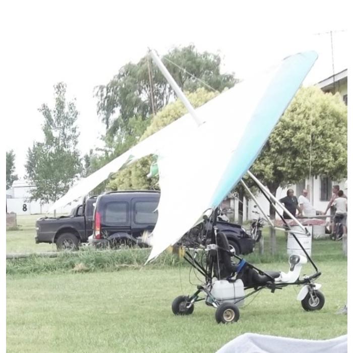 ALA DELTA ANDORINHA CON TRIKE BIPLAZA Y MOTOR ROTAX 503