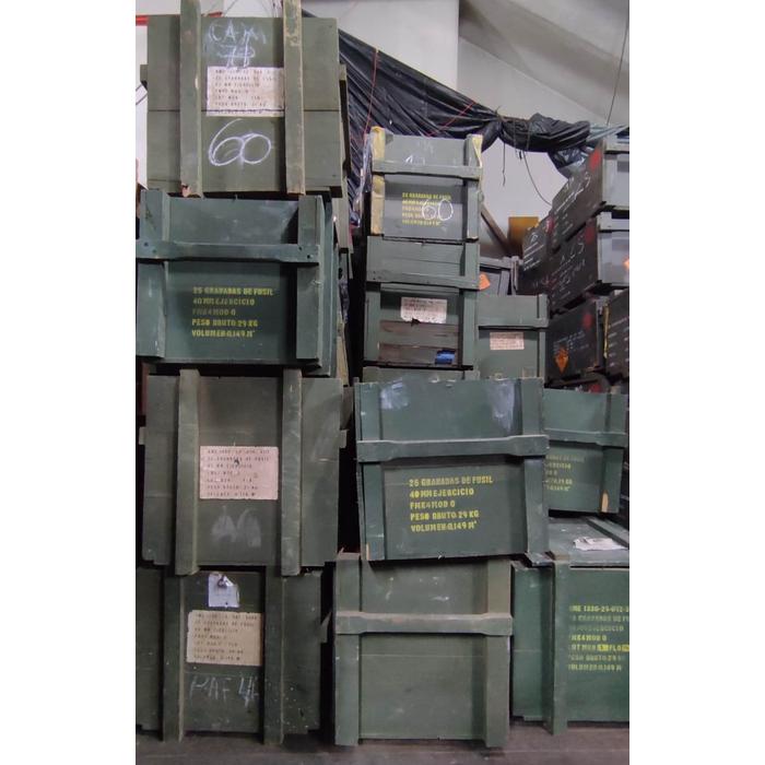 CAJONES DE MUNICIONES EN MADERA  VERDES - REZAGO DE FFAA