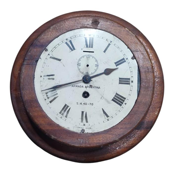 RELOJ  CON MARCO EN MADERA - REZAGO NAVAL -.